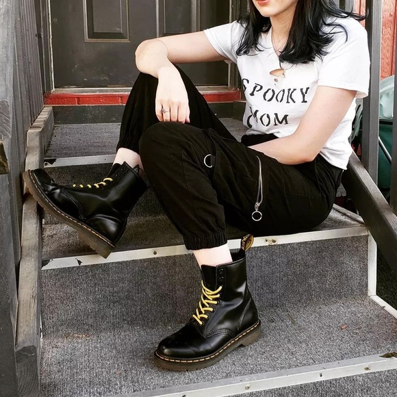 Dr Martens Women's Smooth Leather Lace Up Boots - Picture 6 of 7